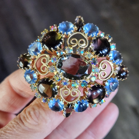 Juliana D&E Blue & Smokey Quartz Glass & AB Rhinestone Filigree Heart Brooch - Picture 4 of 8